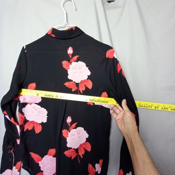 Who What Wear Bold Floral Blouse‎ Sz XS Button Up Long Sleeve Button Detail - Picture 3 of 9